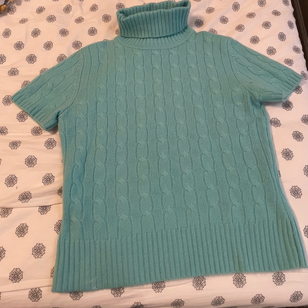 Woman’s 100% Cashmere sweater